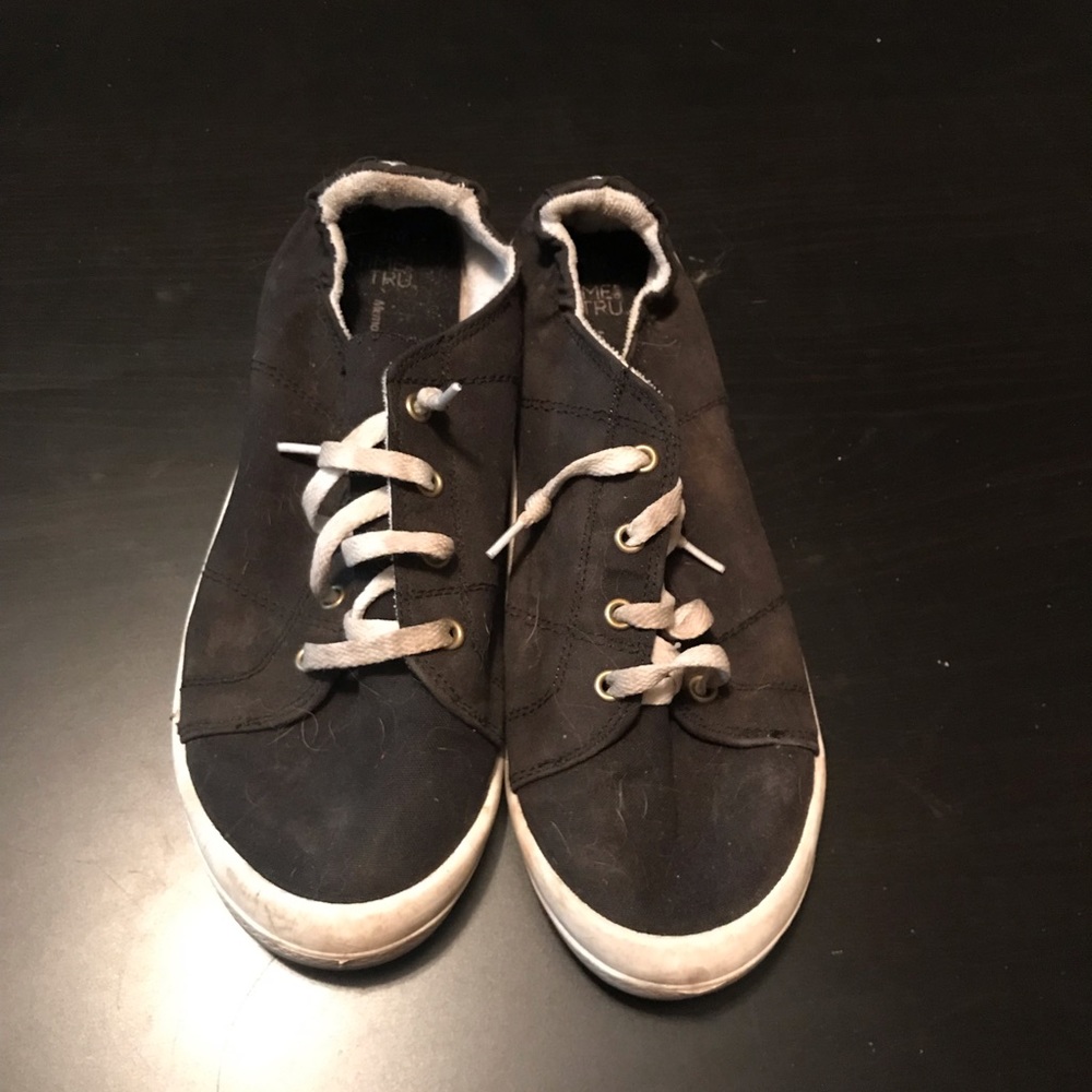 Black & White Time and Tru Memory Foam Sneakers with Stitching Elastic In Tongue